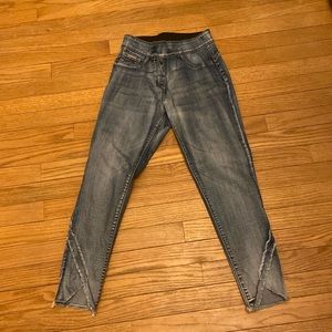 Coco+Carmen cropped skinny jeans.